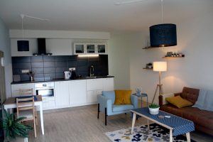 Woonkamer met keuken