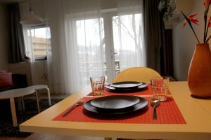 Eettafel met uitzicht op de polder